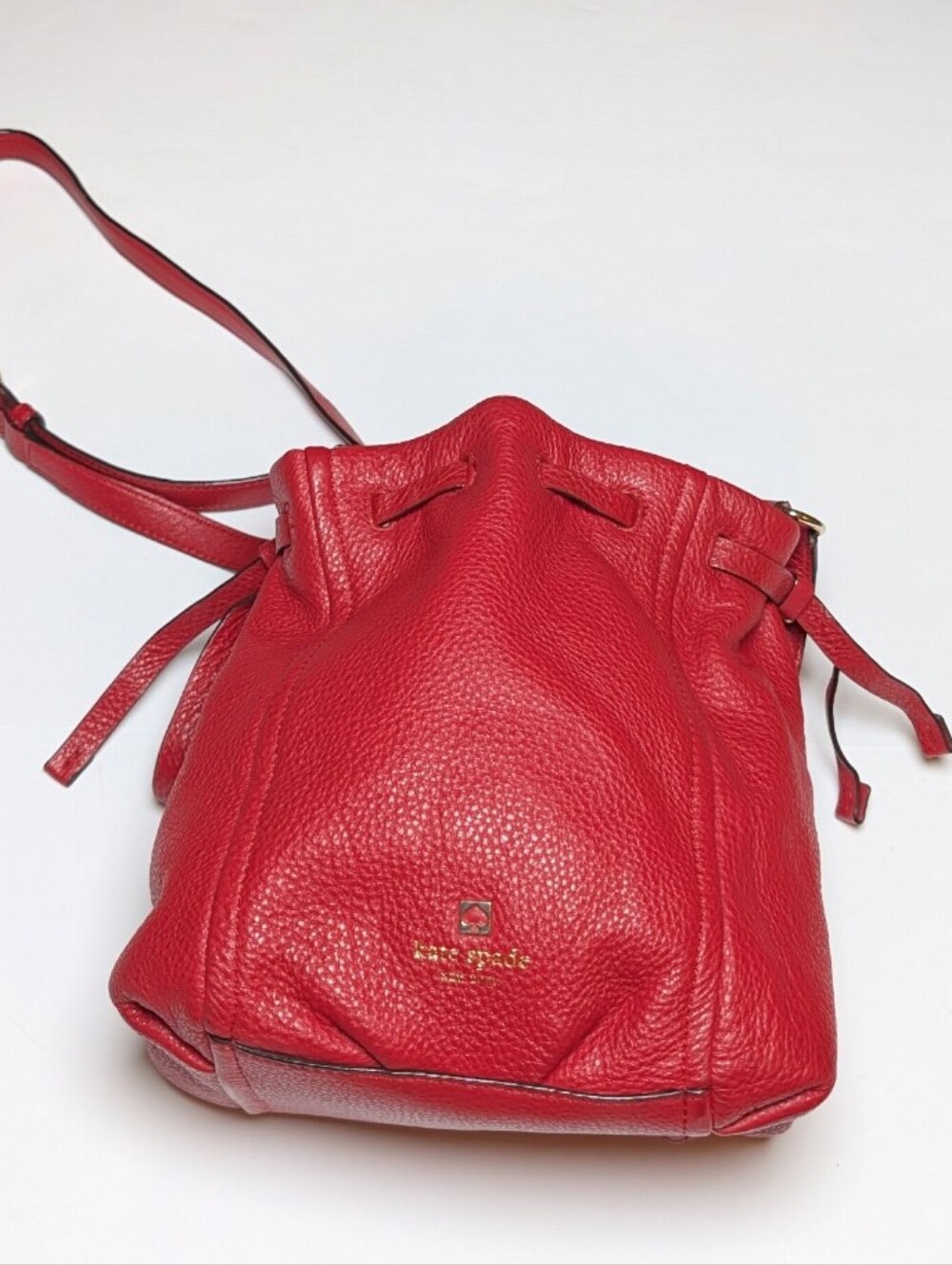 Kate spade highland place katie bucket crossbody Red Leather